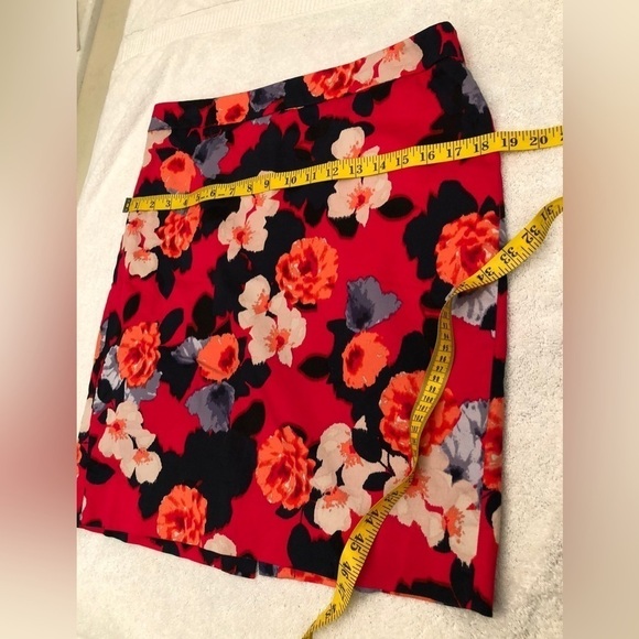 J Crew Factory Pencil Skirt Floral Red Blue White Style 37532 Size 6 - Picture 13 of 16